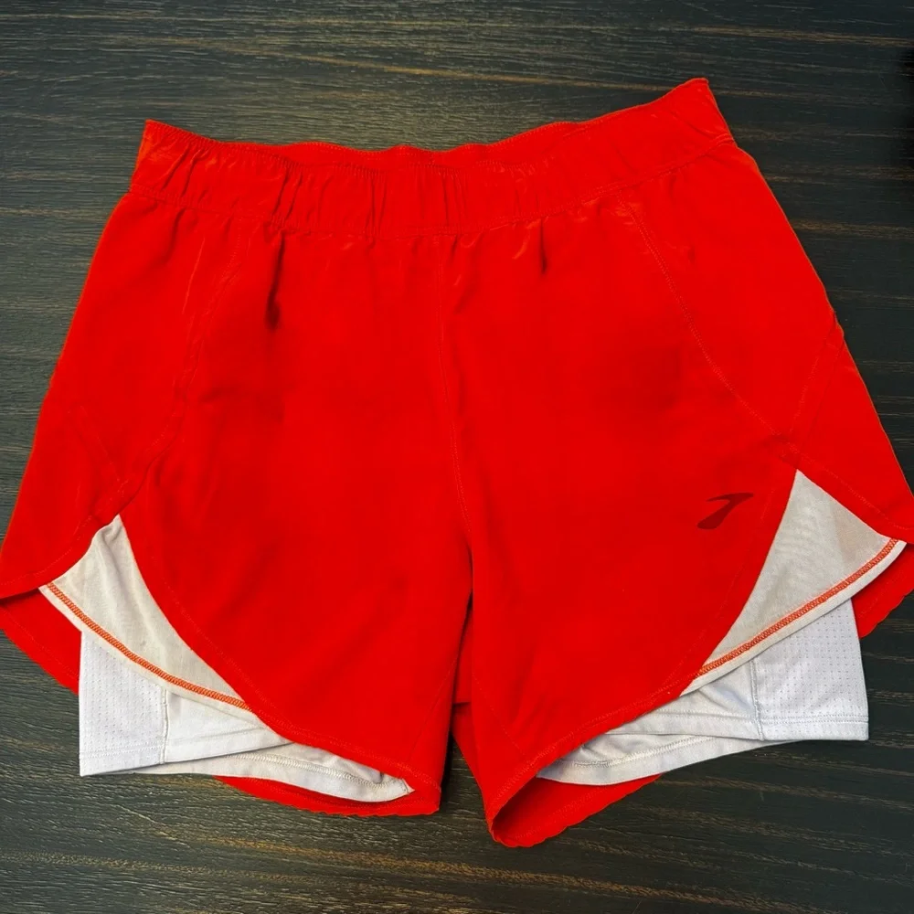 LOT (13 pieces) of running/workout clothes. - Picture 9 of 16